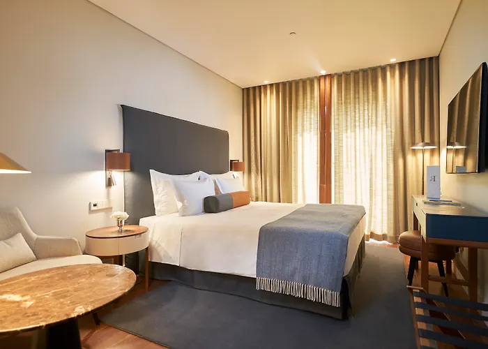 bay FloresHotel Porto